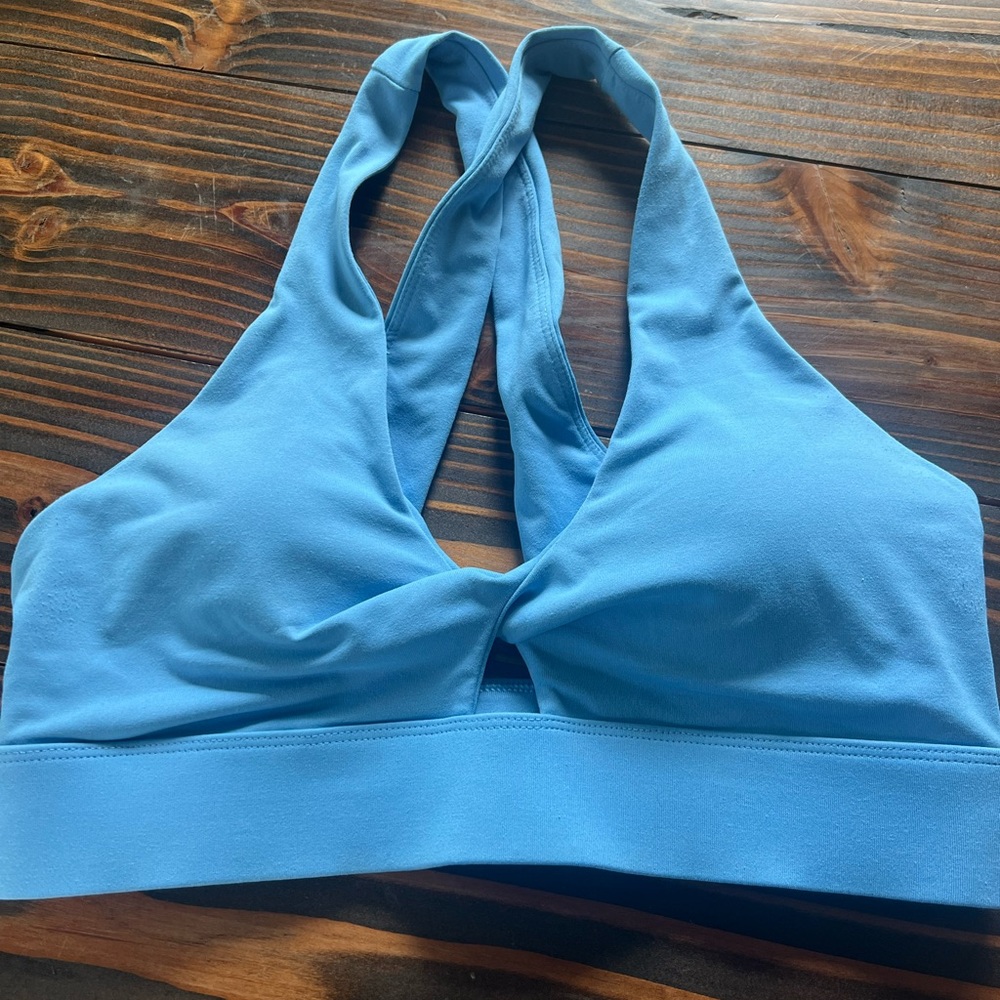 Fabletics oasis twist sports bra color surf blue size Medium M